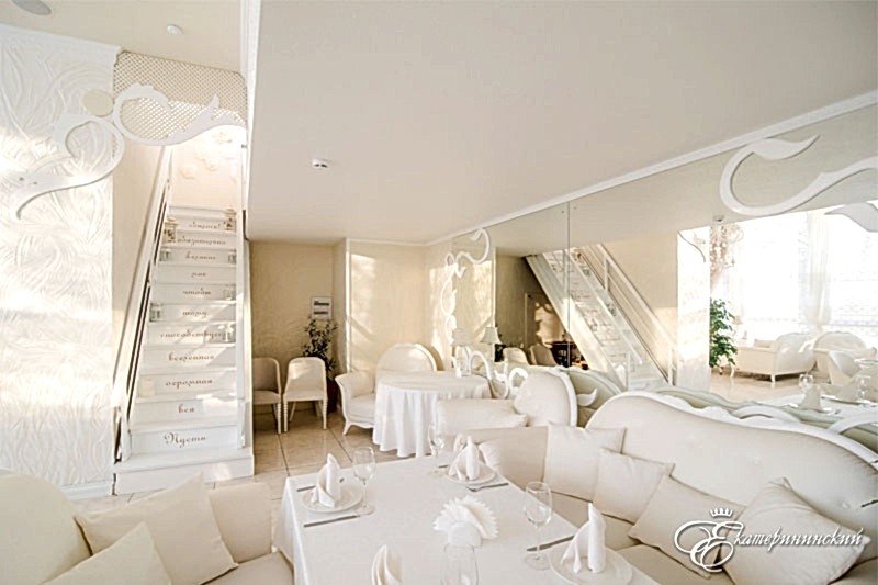 Зал «Счастье» в ресторане Екатерининский, Алматы