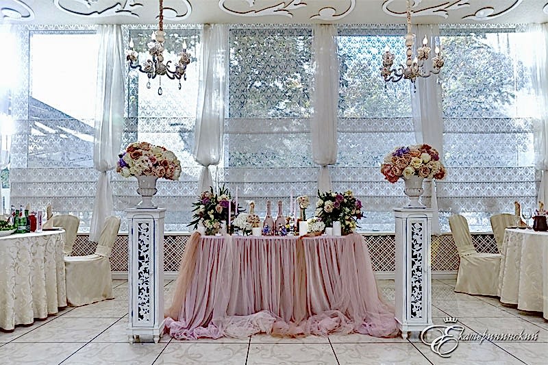 Зал «Счастье» в ресторане Екатерининский, Алматы