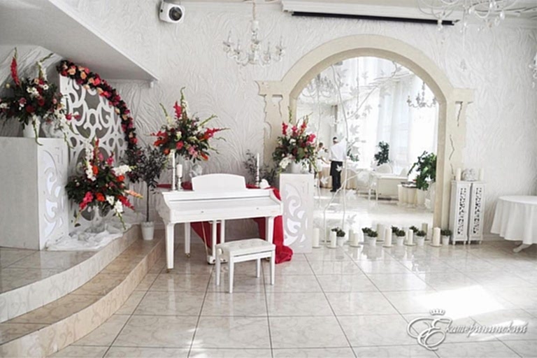 Зал «Счастье» в ресторане Екатерининский, Алматы