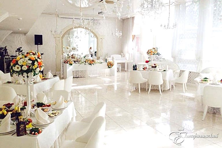 Зал «Счастье» в ресторане Екатерининский, Алматы