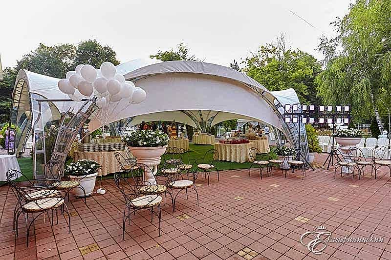 Летняя веранда «Екатерининский Сад» в ресторане Екатерининский, Алматы