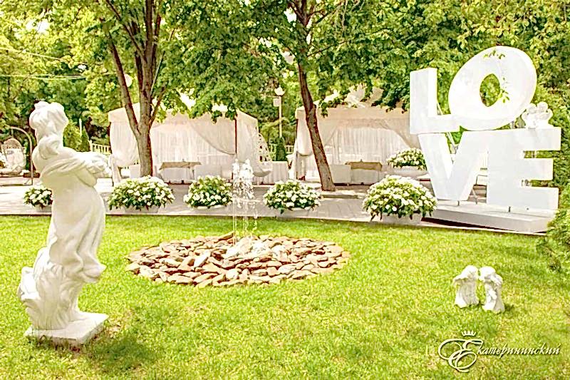 Летняя веранда «Екатерининский Сад» в ресторане Екатерининский, Алматы