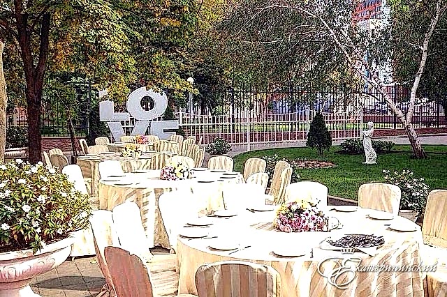 Летняя веранда «Екатерининский Сад» в ресторане Екатерининский, Алматы