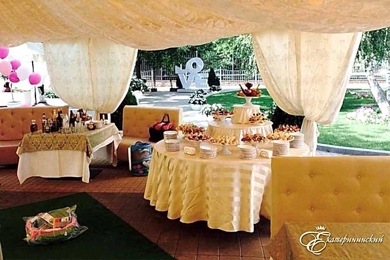 Летняя веранда «Екатерининский Сад» в ресторане Екатерининский, Алматы