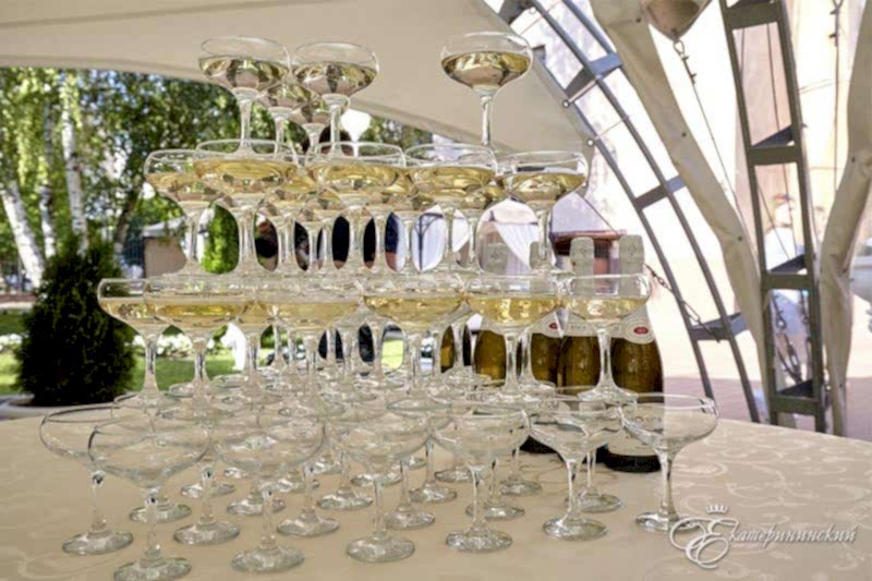 Летняя веранда «Екатерининский Сад» в ресторане Екатерининский, Алматы