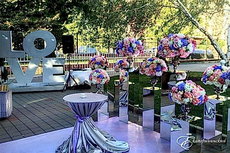 Летняя веранда «Екатерининский Сад» в ресторане Екатерининский, Алматы