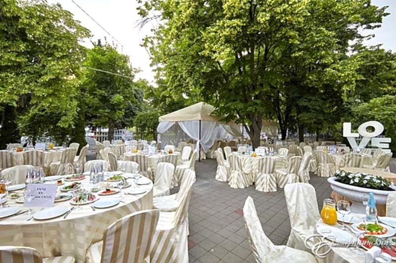 Летняя веранда «Екатерининский Сад» в ресторане Екатерининский, Алматы