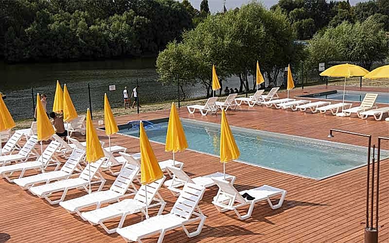 Оборудованная пляжная зона гостинично-ресторанного комплекса «Екатерининский»