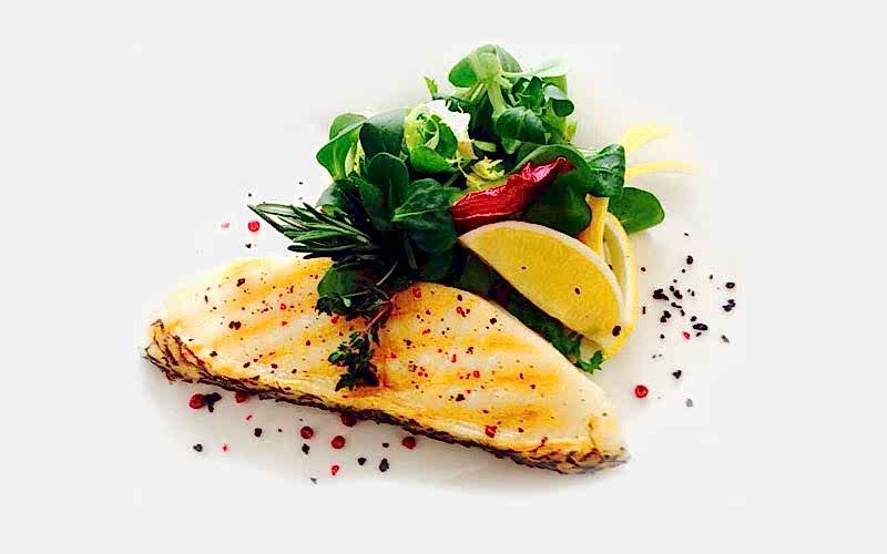 Чилийский сибас на гриле в ресторане Екатерининский, Алматы