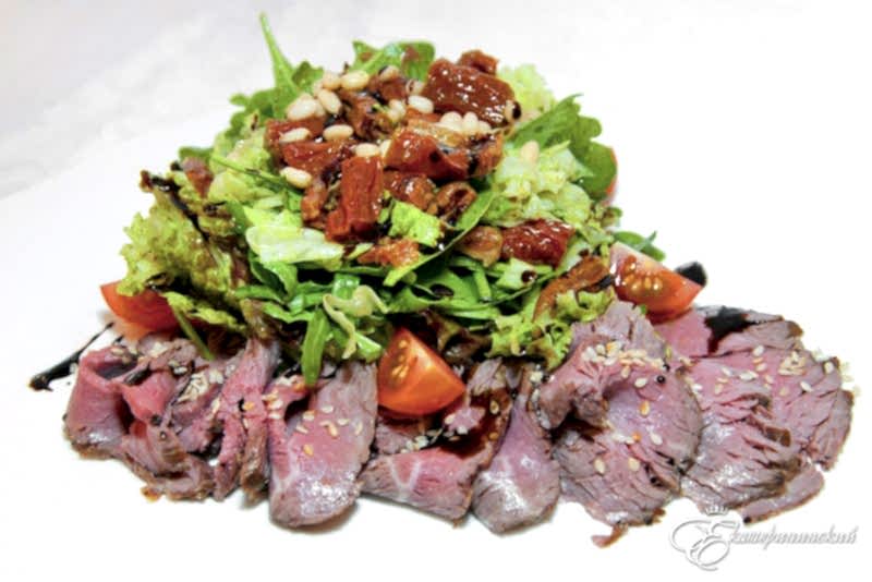 Салат с ростбифом и мятной заправкой
