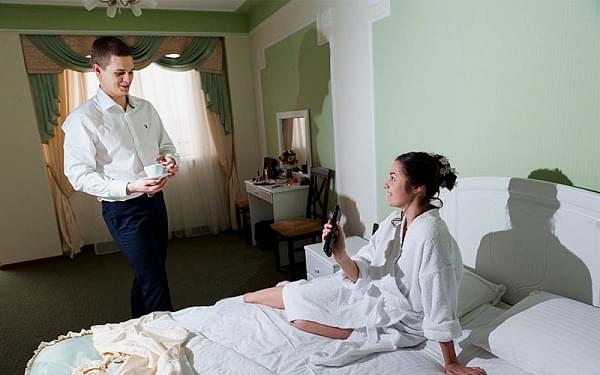 Свадебный банкет в нашем ресторане? Молодоженам номер отеля - в подарок!